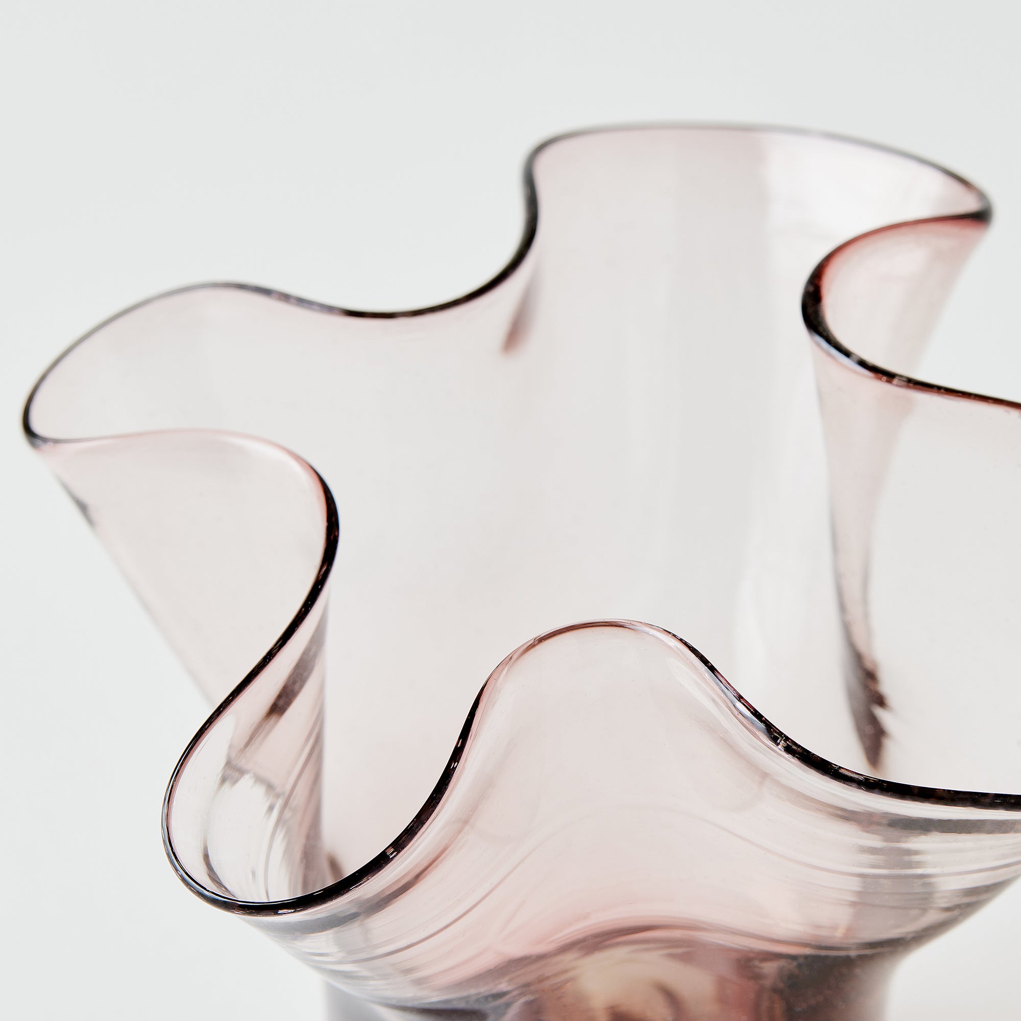 Petite Lettuce Leaf Vase (Smokey Amethyst)