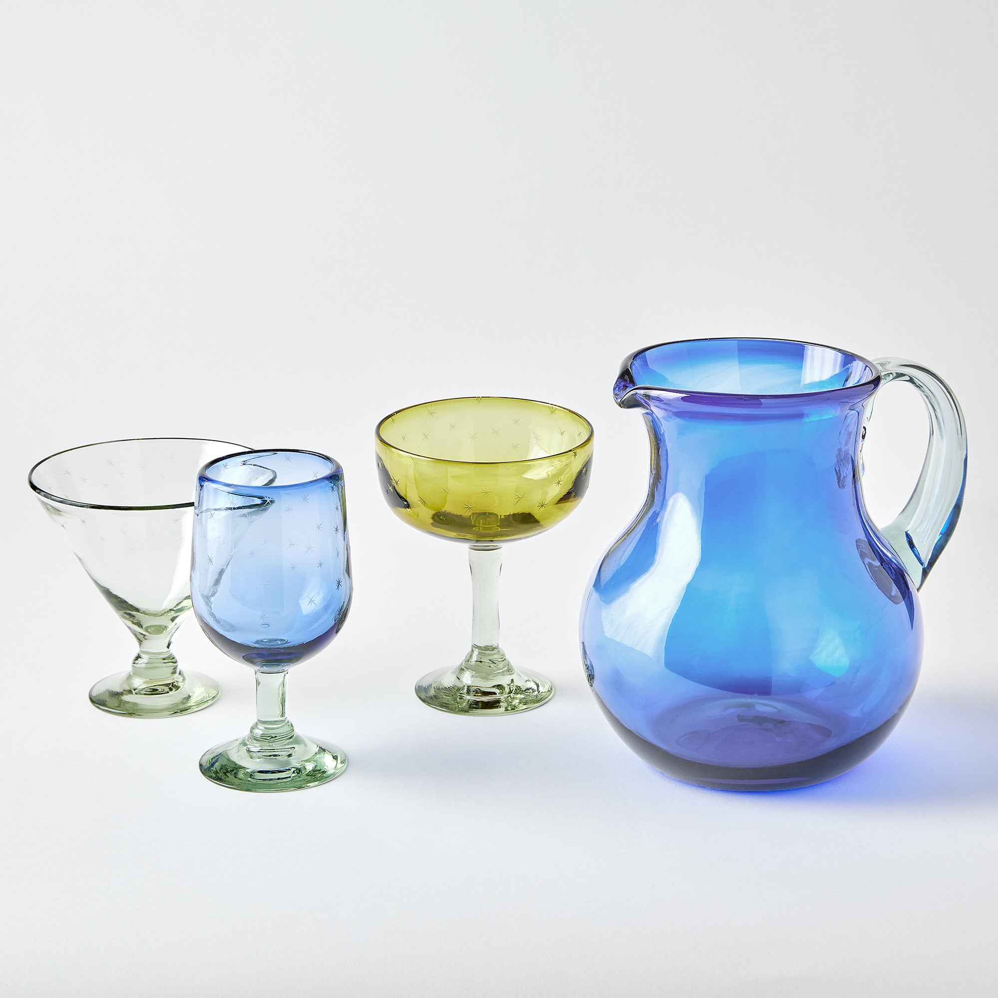 Verano Round Pitcher (Blue with Clear Hande)