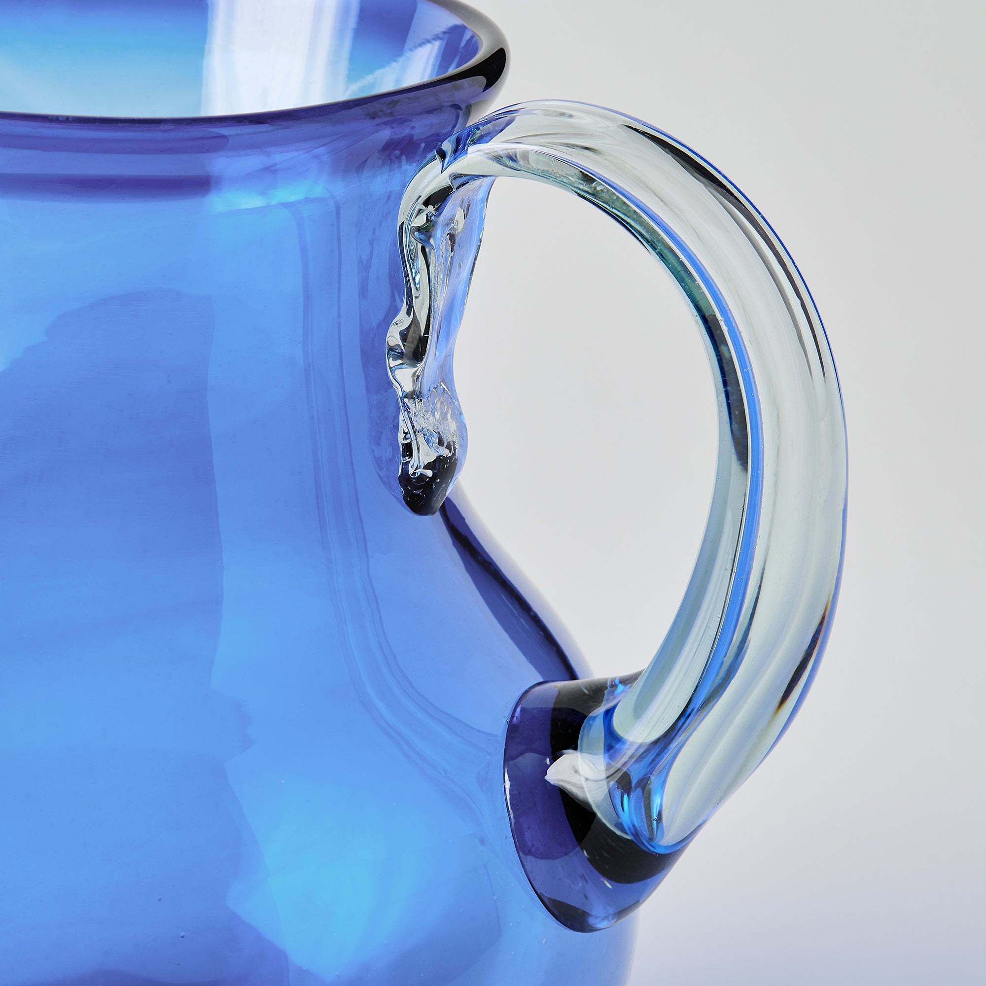 Verano Round Pitcher (Blue with Clear Hande)
