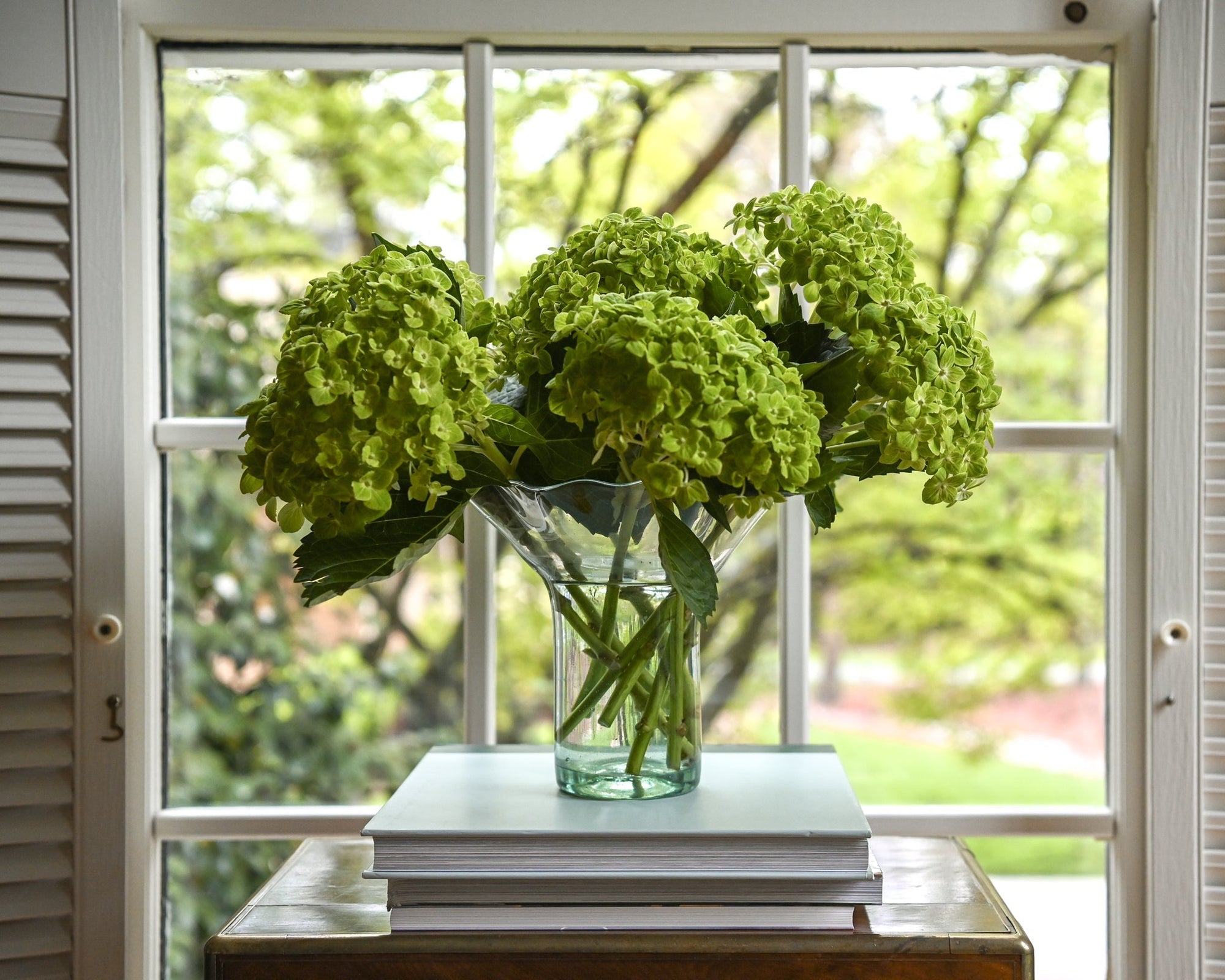 How to Arrange Flowers in the Lettuce Leaf Vase (and Petite!) in 4 Effortless Steps